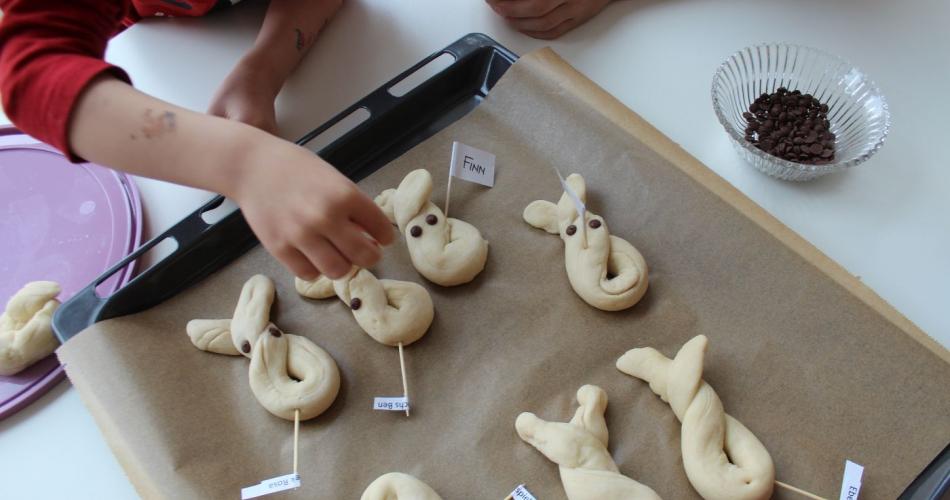 Osterzopf backen
