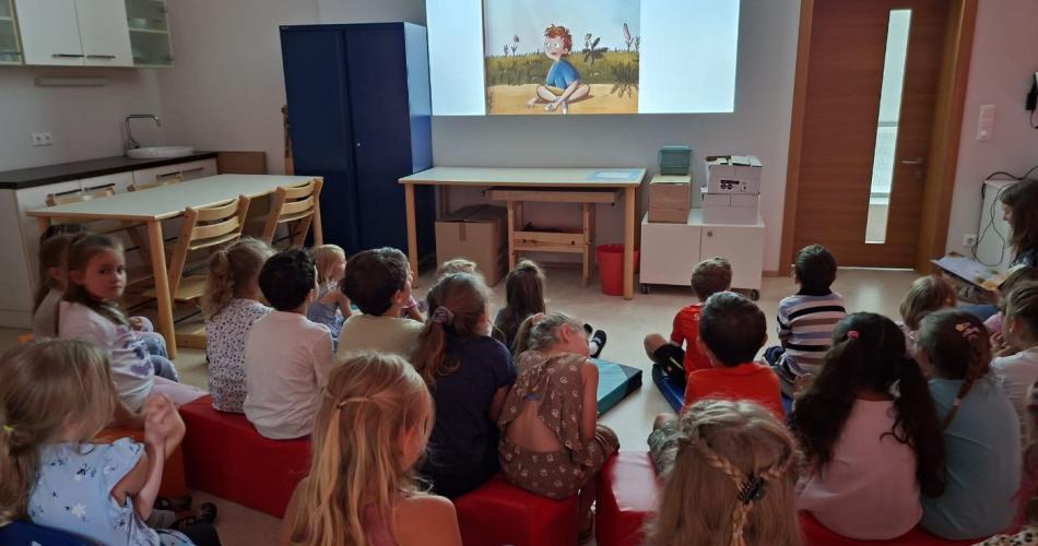 Schulkinder Abschluss Bilderbuch Kino